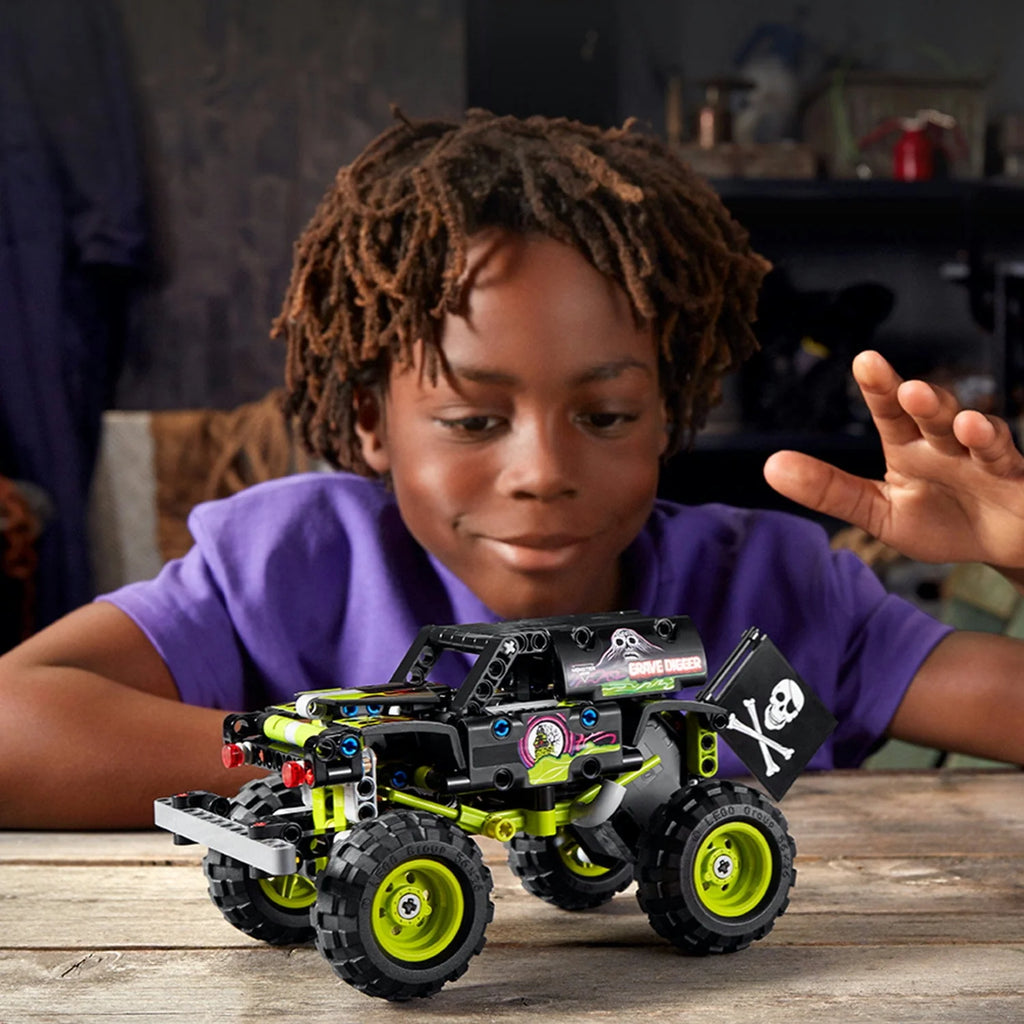 Monster Jam Grave Digger Truck Toy I984930