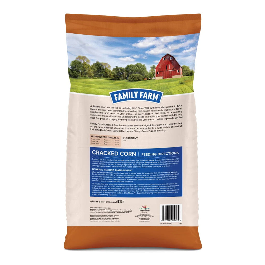 Cracked Corn Animal Feed, 40 lb M3373
