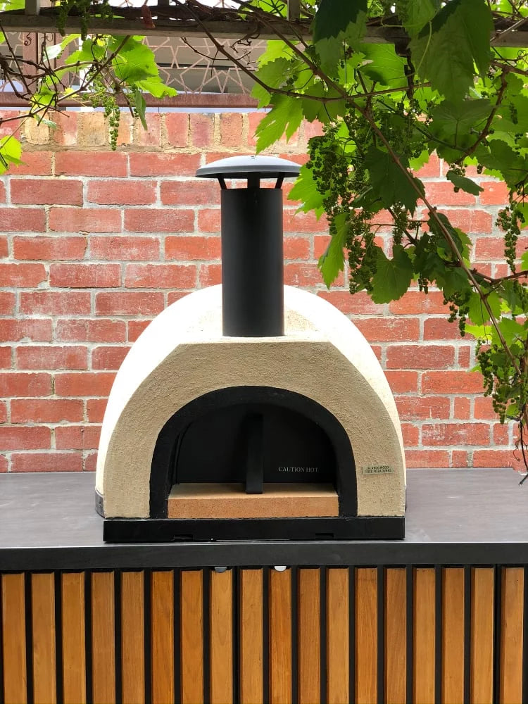 Outdoor Pizza Oven with Black Flue R9373