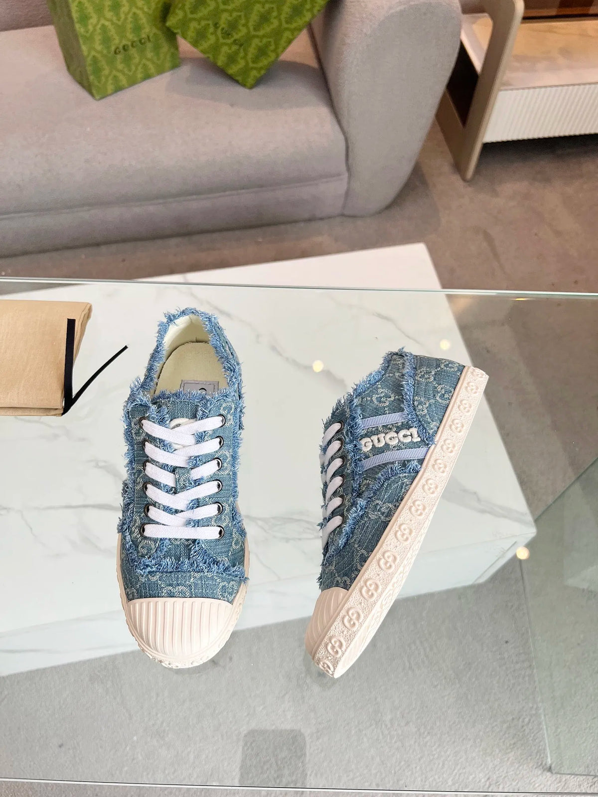 Women Sneakers M933