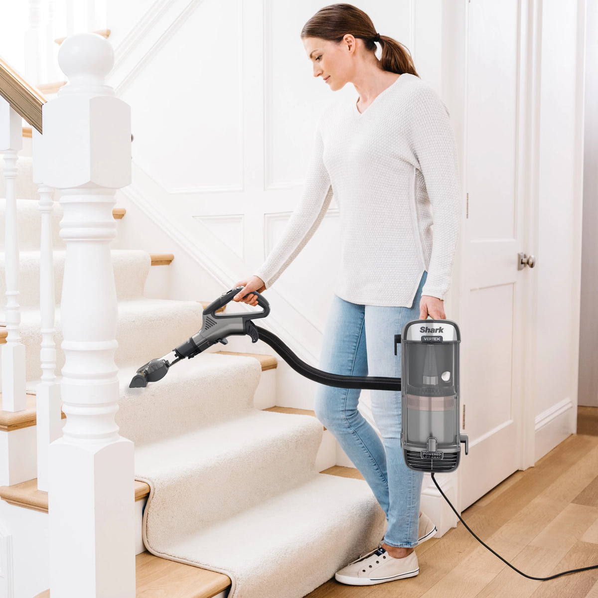 Upright Vacuum with Self-Cleaning Brushroll W481465