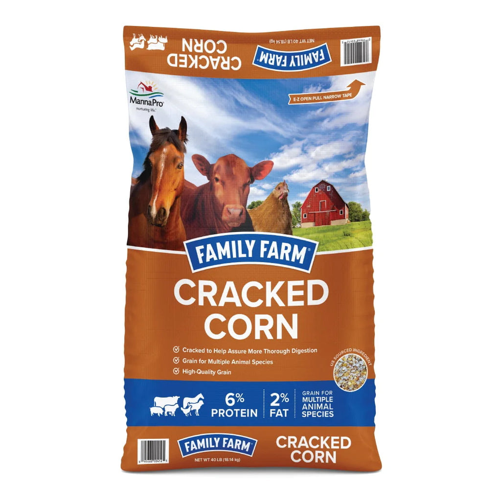 Cracked Corn Animal Feed, 40 lb M3373